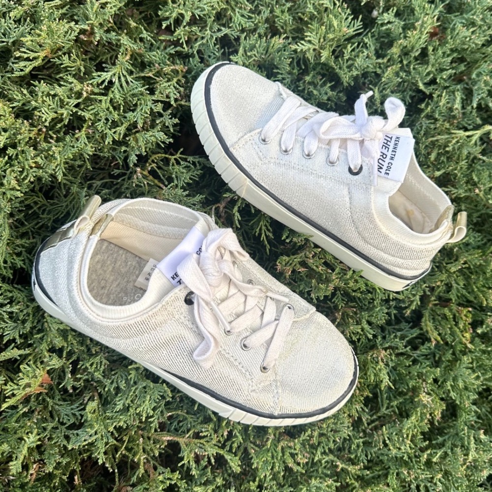 Kenneth Cole Reaction Kids The Run Lace Sneakers Little Girl Size 11 Silver